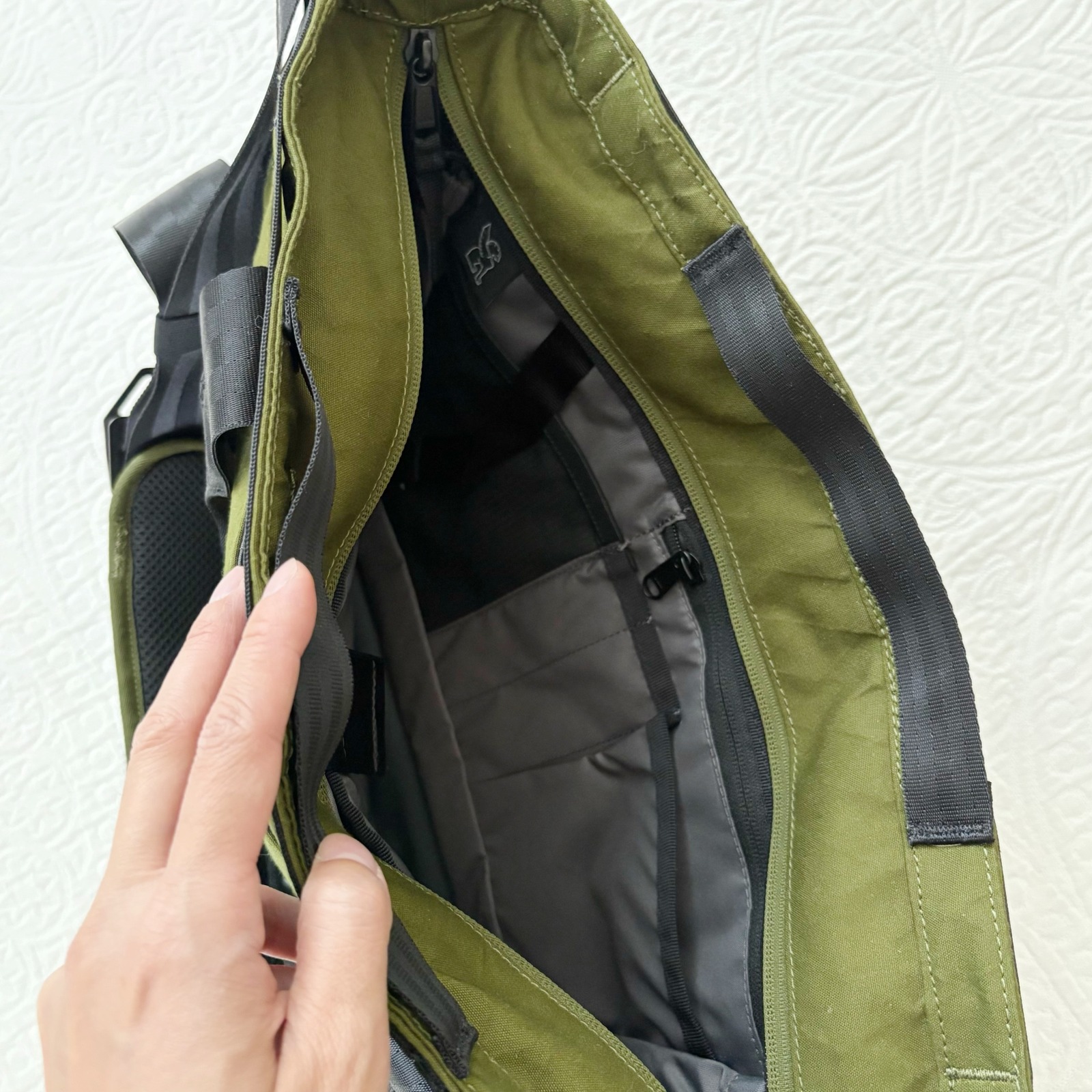 Chrome Industries Barrage Office Tote 16l, Moss X Black — image 7 of 8